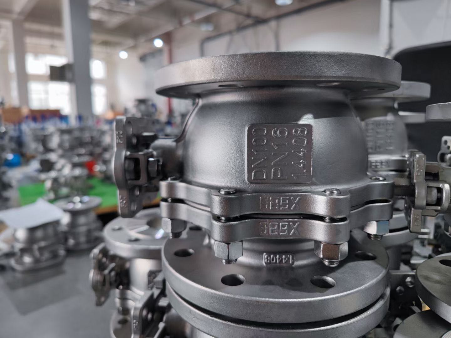 DIN PN16 PN40 FLANGE BALL VALVE