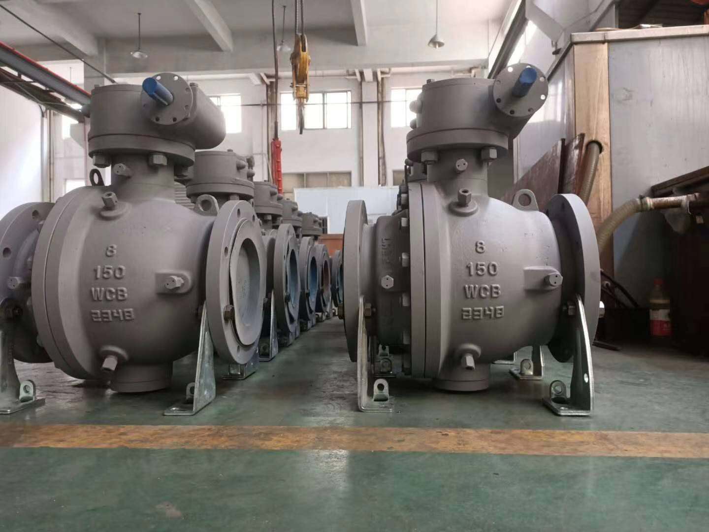 API6D carbon steel WCB 2pc flange trunnion mounted ball valve with worm operated 1