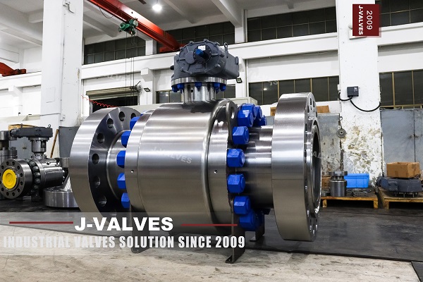 Hydrostatic and seat leakage test of the high pressure trunnion ball valve Class 2500 at the J-VALVES inspection station
