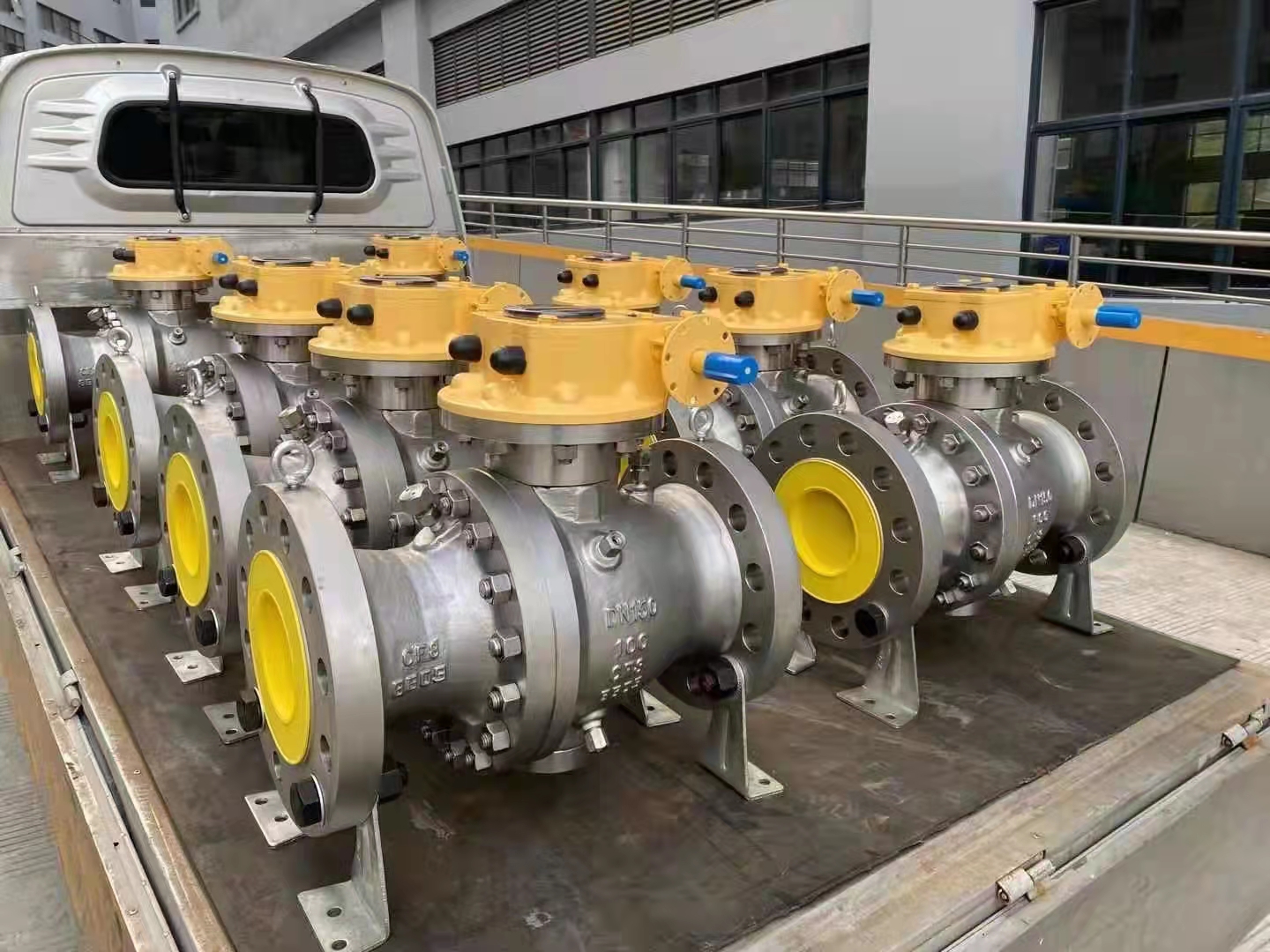 2pc trunnion mounted flange ball valve with worm gear